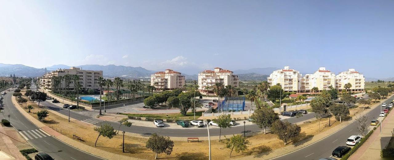 Salobrena - Primera Linea De Playa Junto Al Paseo Maritimo Exterior foto