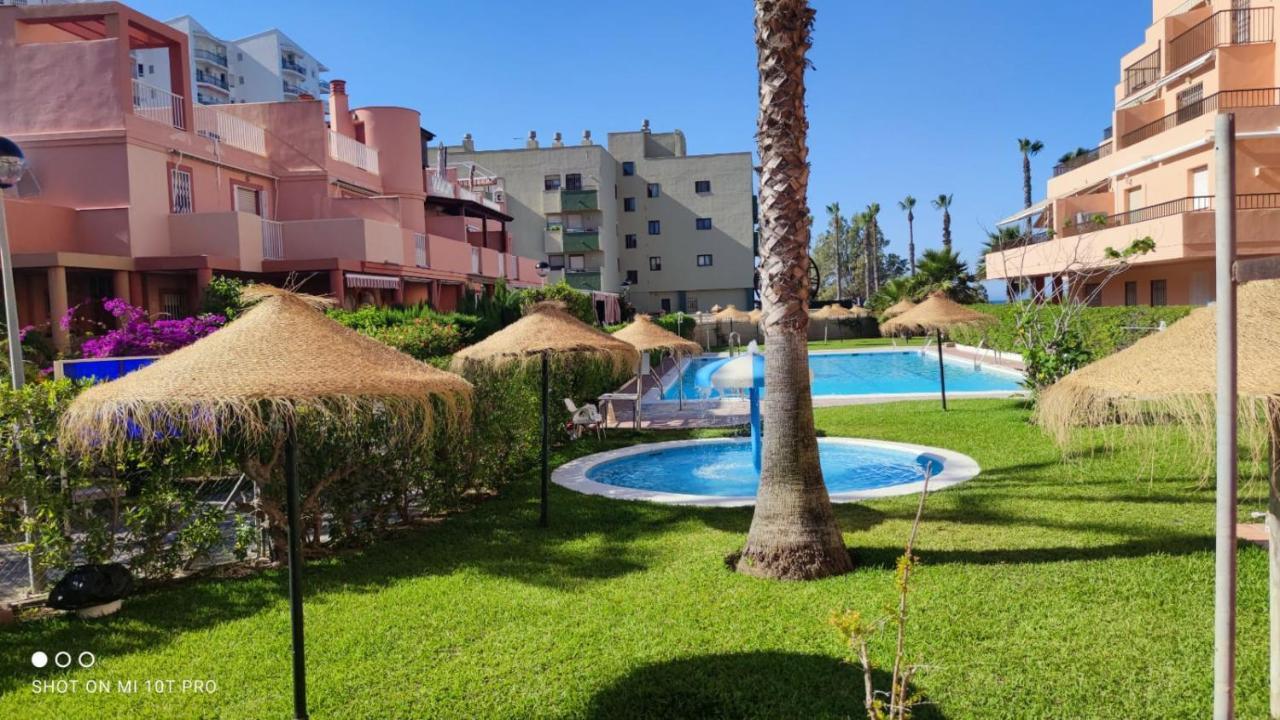 Salobrena - Primera Linea De Playa Junto Al Paseo Maritimo Exterior foto
